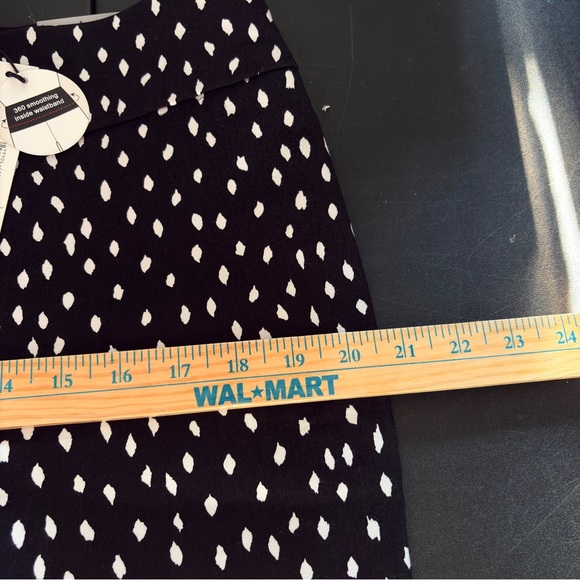 T Tahari Black Shorts with White Spot Print - Picture 10 of 12